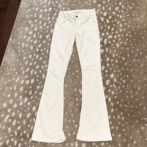 Alice + Olivia Cream Denim Pants. Size 24